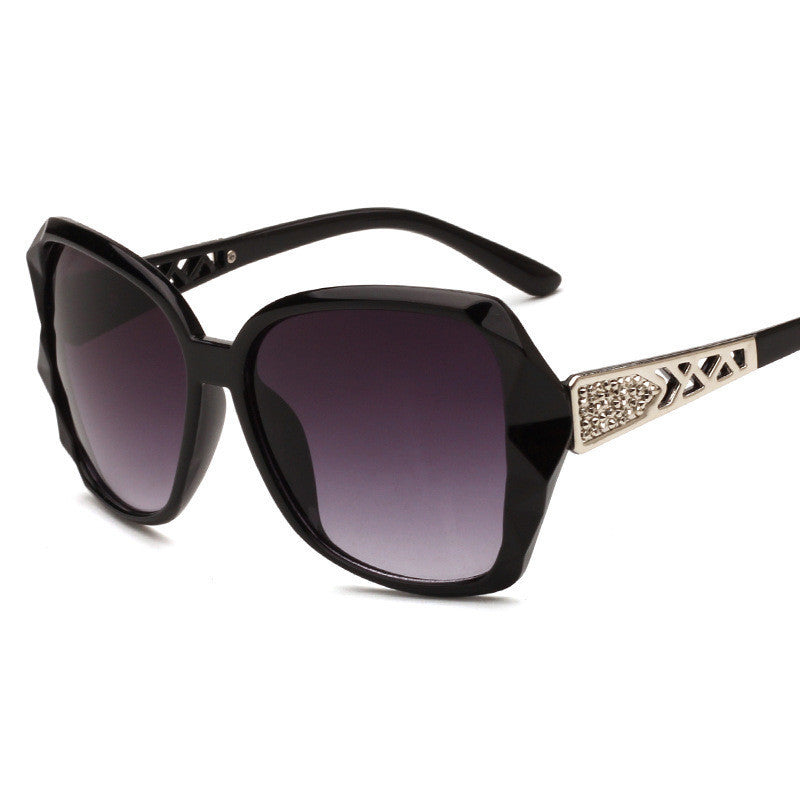 Retro Oversized Sunglasses - Vintage Chic for Women