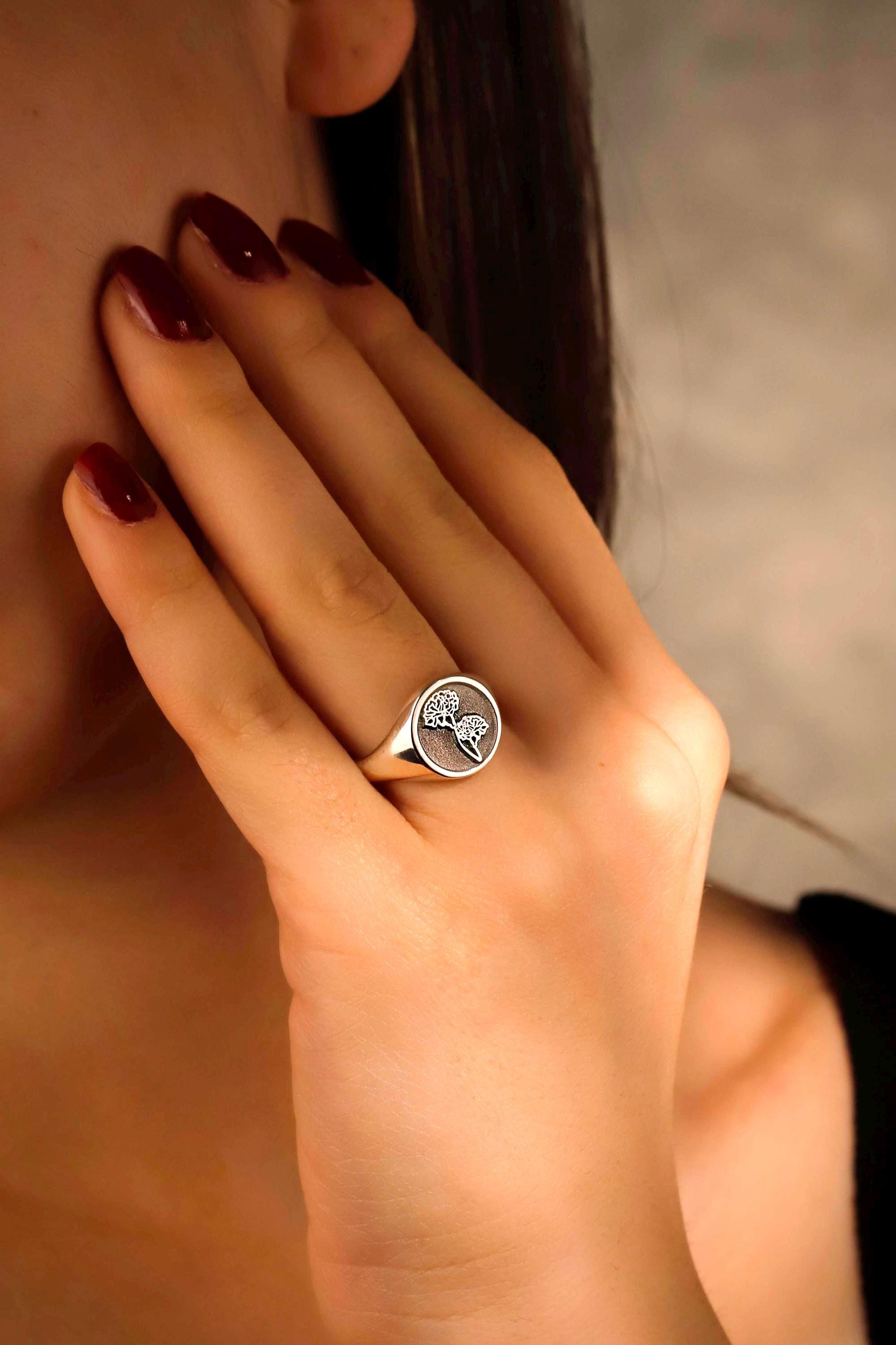 Birth Flower Signet Ring - Personalized Floral Engraving Jewelry
